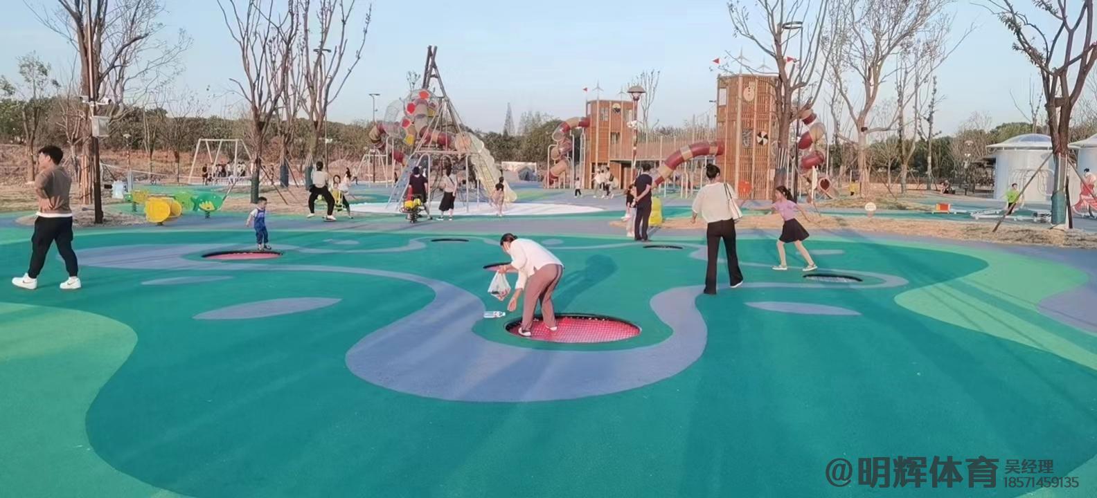 和田公园跑道是用什么材料做成的